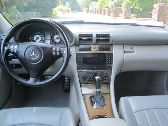 Inside the C55 AMG looks the same as any other W203 C-Class save for bold white dial gauges and a thicker 3 spoke steering wheel. The light grey parchment leather and light burlwood trim on this model perfectly compliment the Dark Blue Metallic exterior.