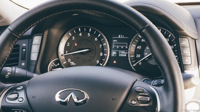2015 Infiniti Q70 L Steering Wheel