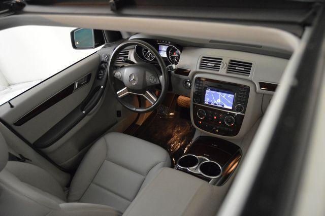 2012 Mercedes Benz R350 interior